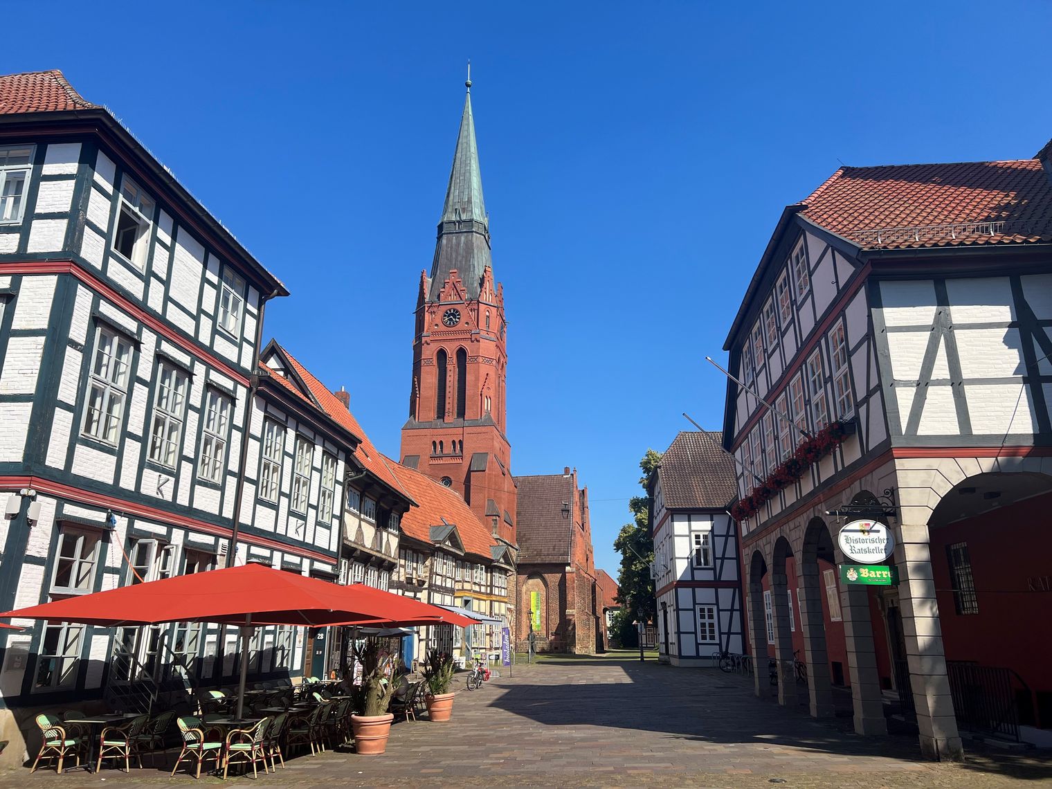Rathaus Nienburg, Pfarrkiche St. Martin udn Fachwerkgebäude