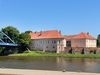 Blick auf das Grafenschluss Hoya, davor die Weser